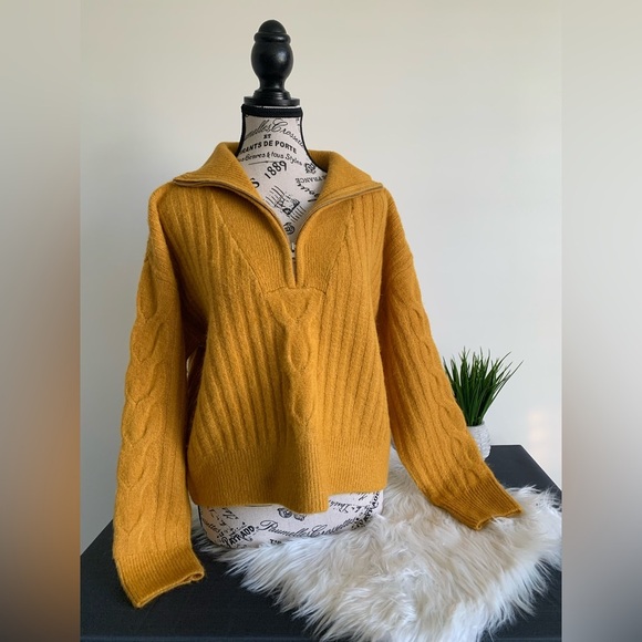 LILI SIDONIO NWT Sweater Saffron Yellow SZ:S - Picture 9 of 10